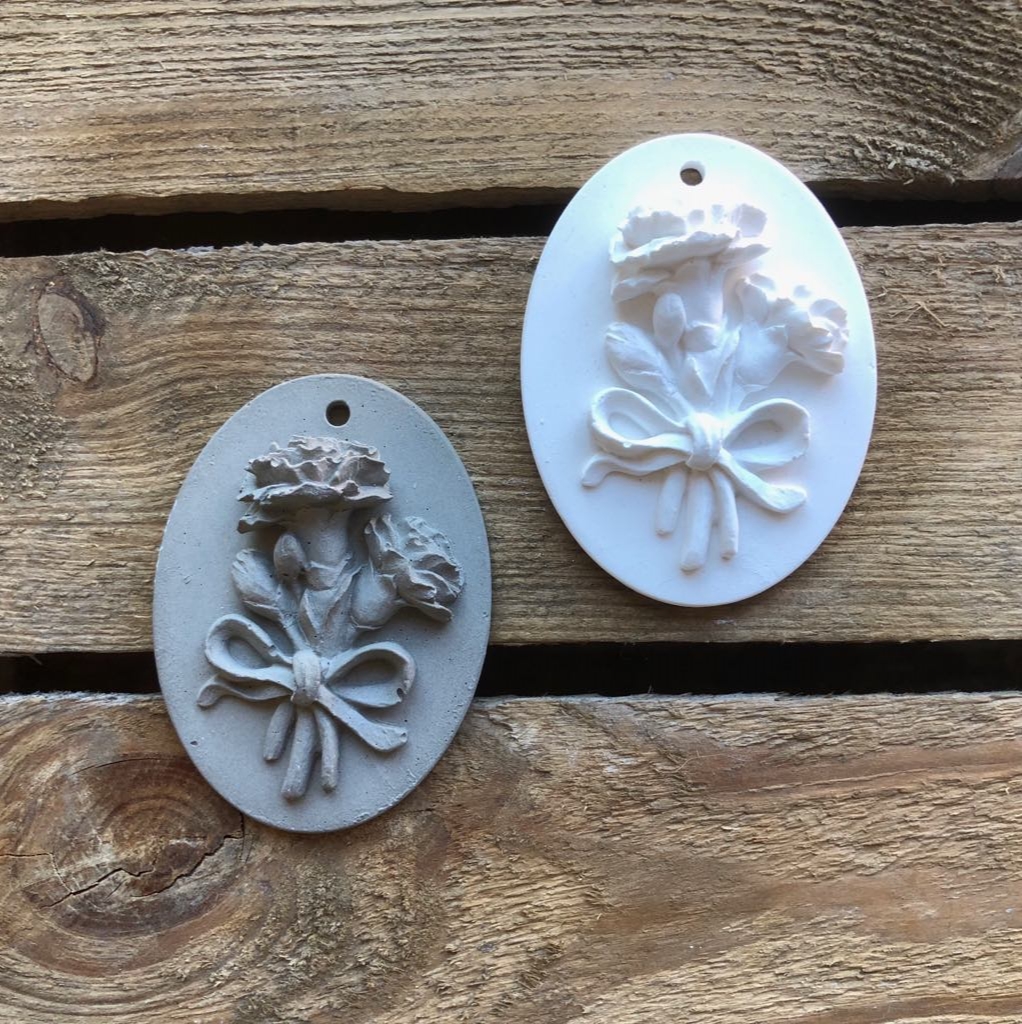 *Silikon-Gießform – Blumenbild mit Schleife – kleiner Anhänger – oval * – Bild 3