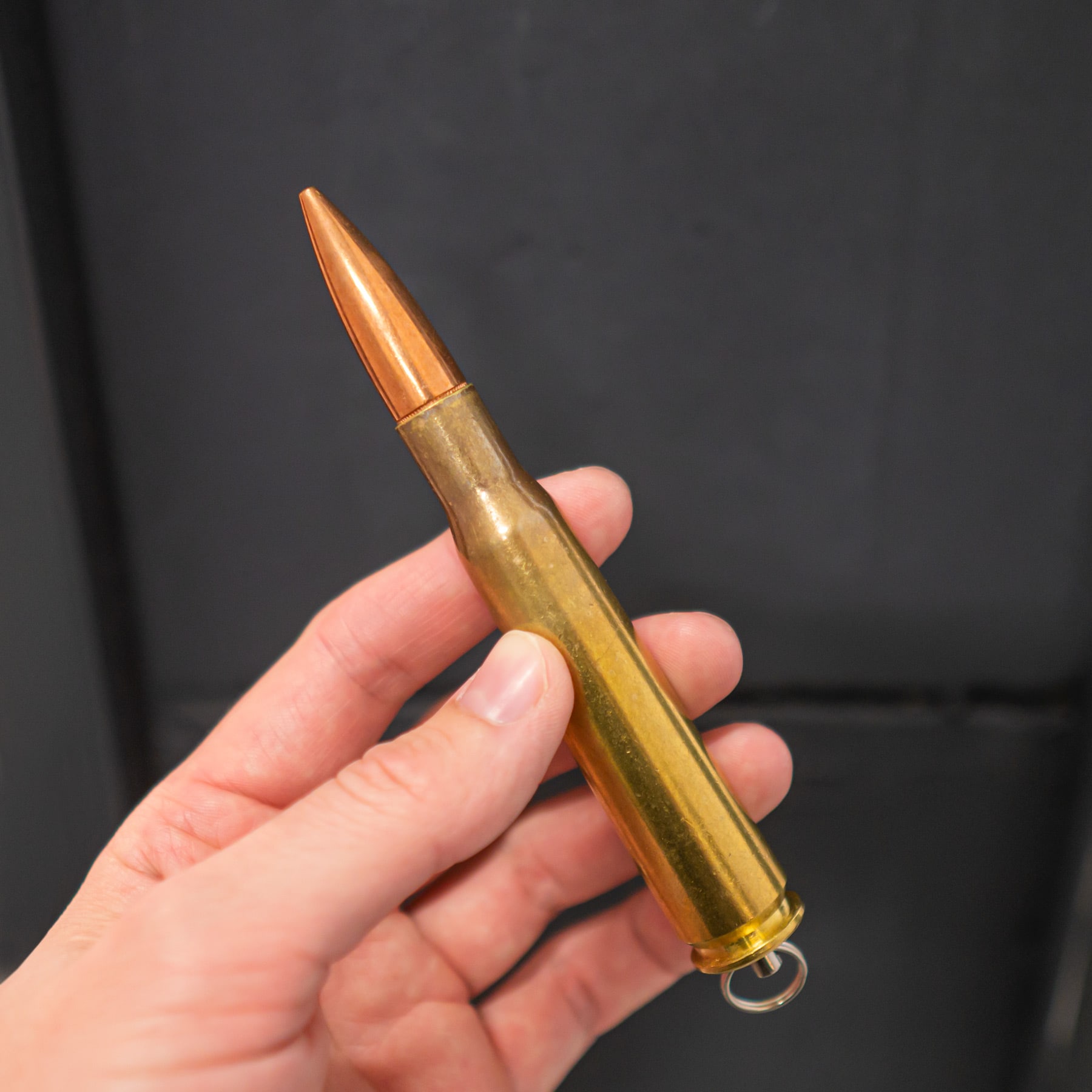 .50 BMG / 12,7 × 99 mm NATO Patrone als Anhänger mit Vollmantel Geschoss – Bild 4