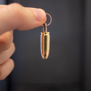 9mm Patrone als Anhänger mit Hohlspitz Geschoss Tombak