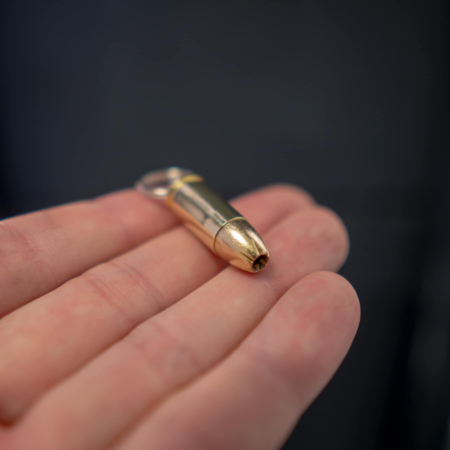 9mm Patrone als Anhänger mit Hohlspitz Geschoss Tombak – Bild 3