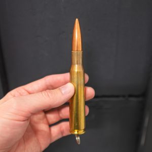 .50 BMG / 12,7 × 99 mm NATO Patrone als Anhänger mit Vollmantel Geschoss